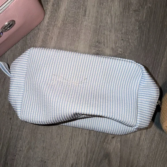 Lot of makeup bags - Picture 4 of 13